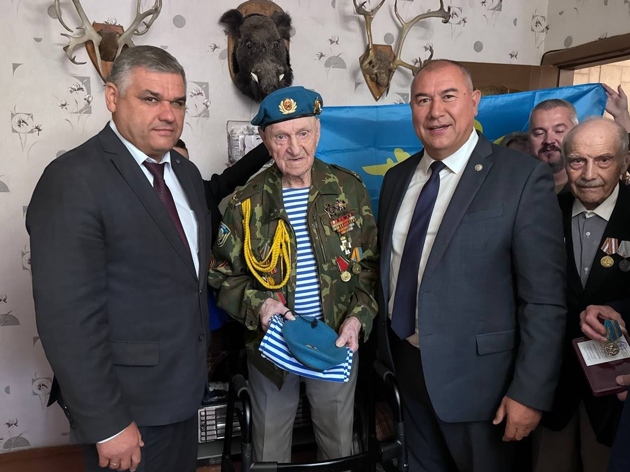 В Башкирии поздравили 101-летнего десантника Николая Васильева