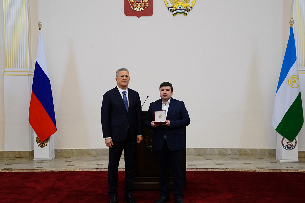 Лучших работников промышленности Башкирии отметили государственными наградами