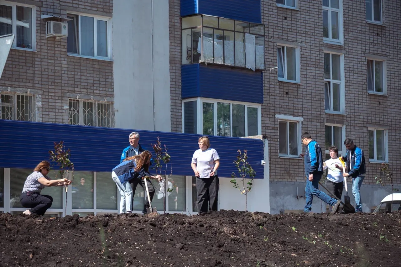 Яблоневая аллея от работников МУП «СтерлитамакВодоКанал»