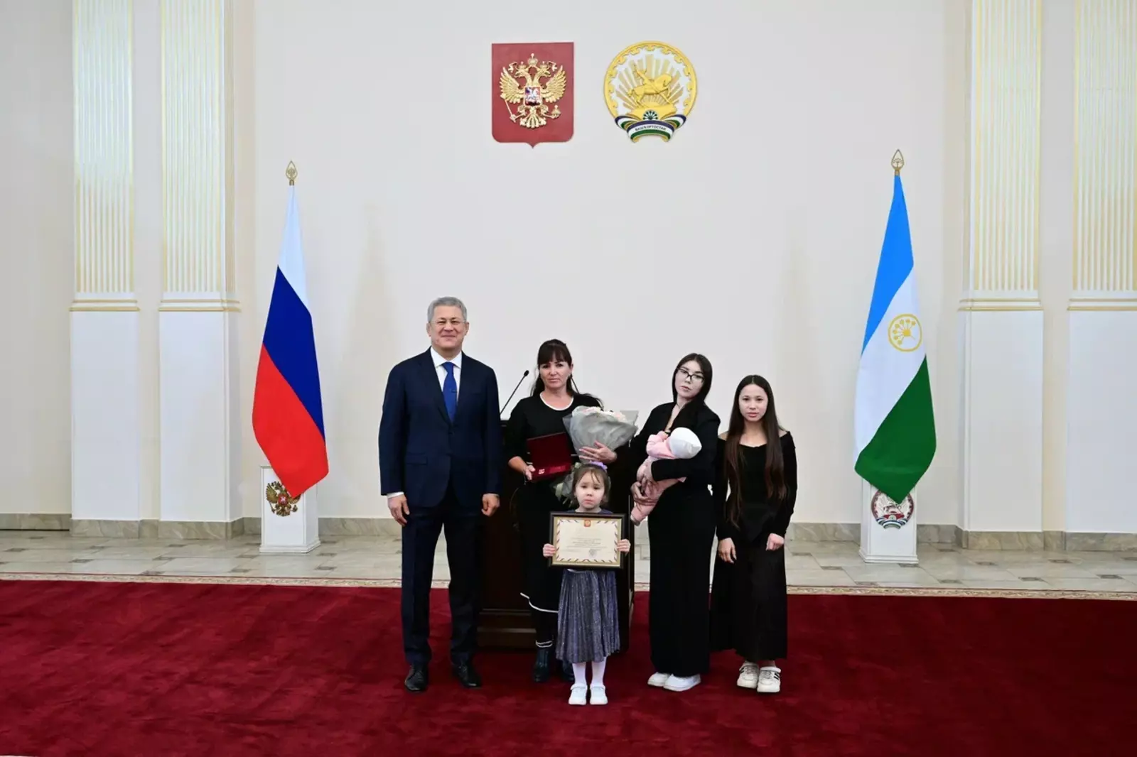 Радий Хабиров поздравил жителей Башкортостана с предстоящим Днём матери