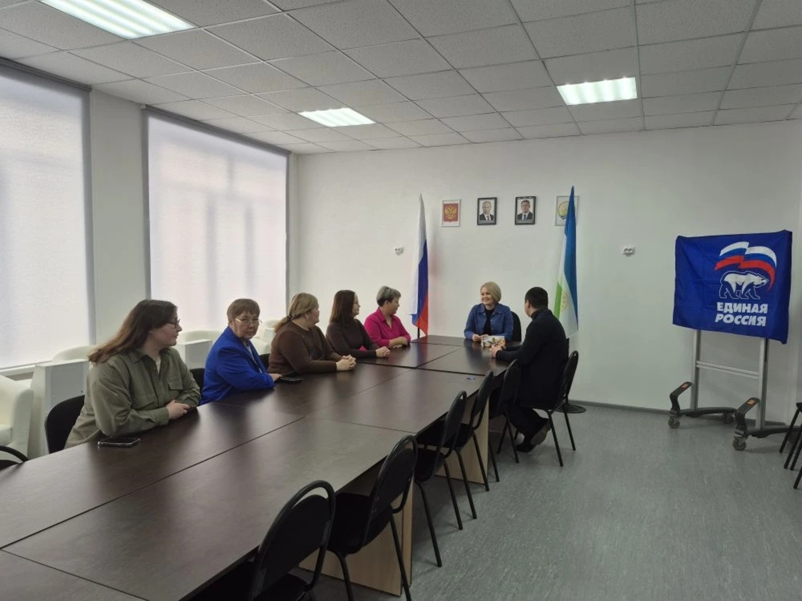 Партийный десант проверил качество ремонта в лицее-интернате №2