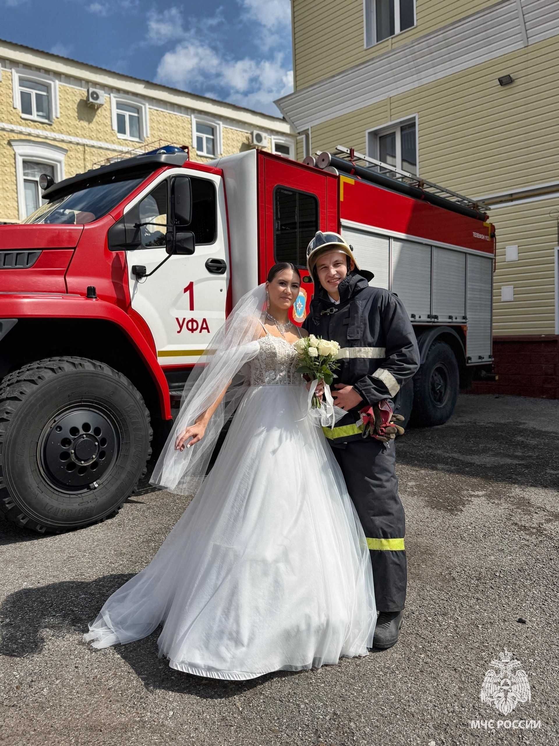 В пожарно-спасательную часть Башкирии заглянула свадьба
