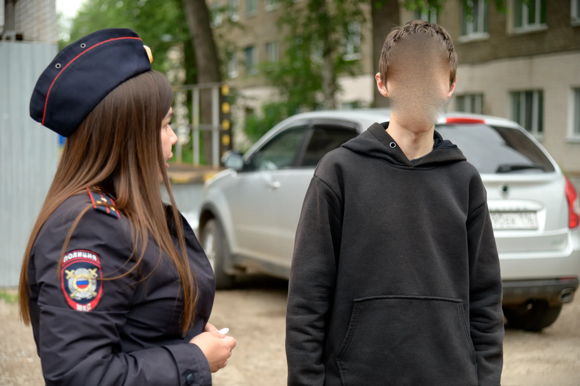 В центре внимания — подростки на дороге