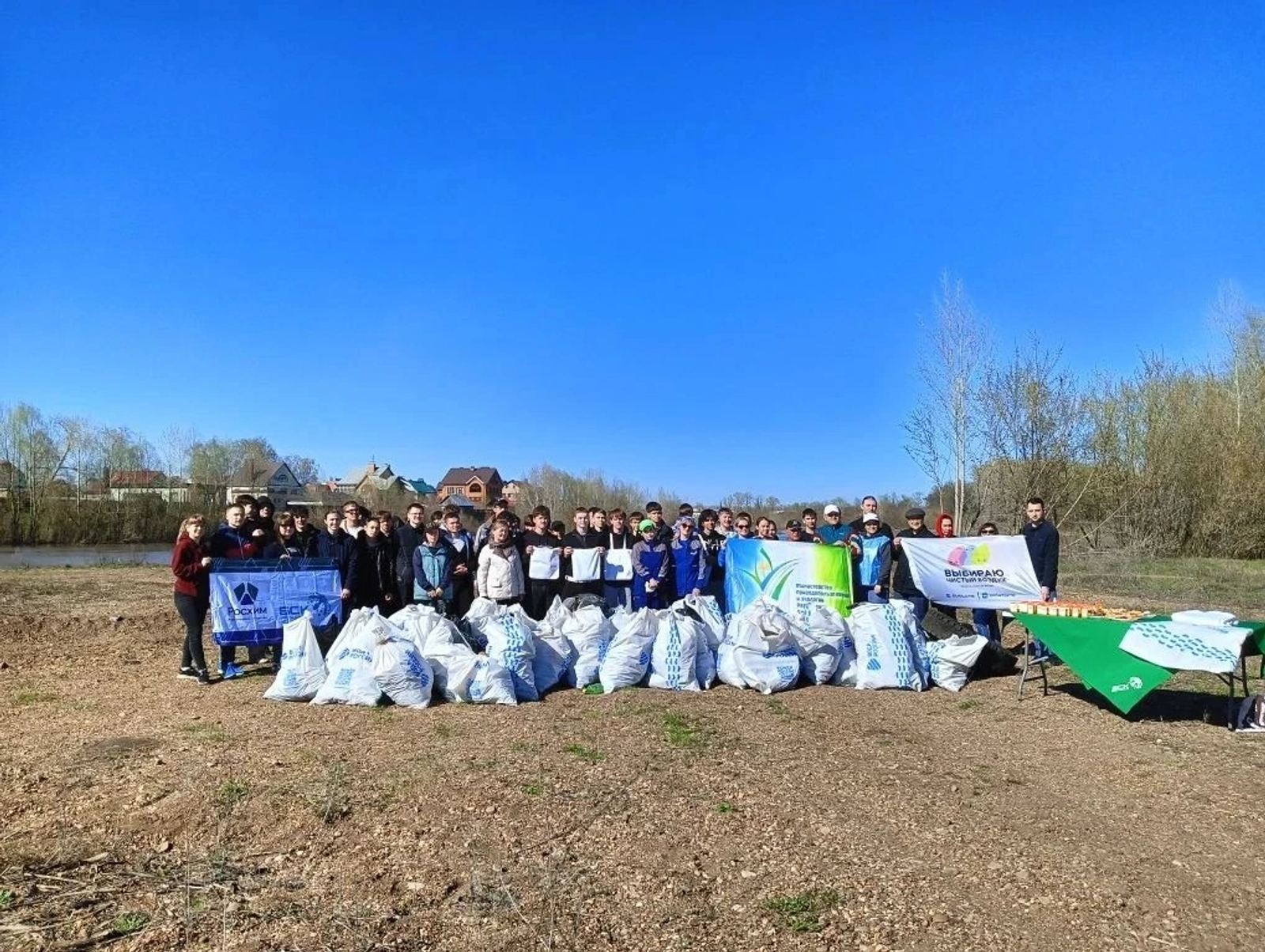 В Стерлитамаке волонтёры собрали 100 мешков мусора на берегу Ашкадара