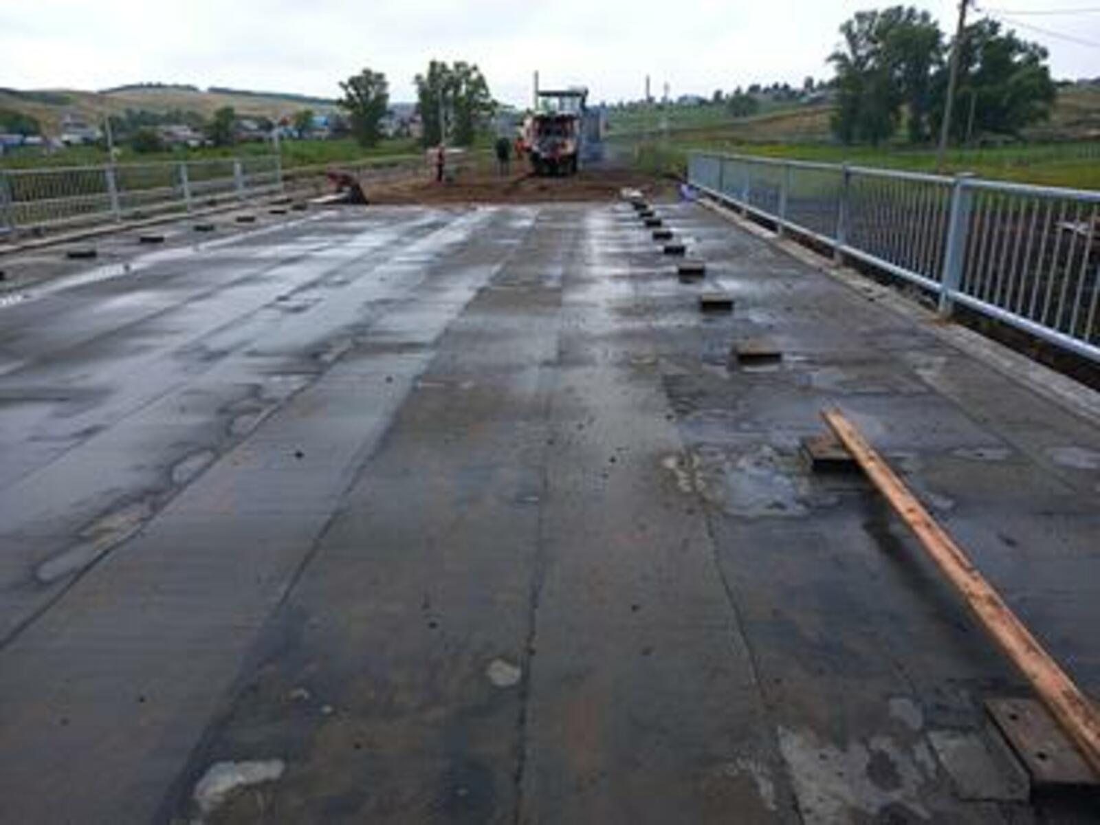 В Башкирии приступили к устройству переходных плит на мосту через реку Турсагазы