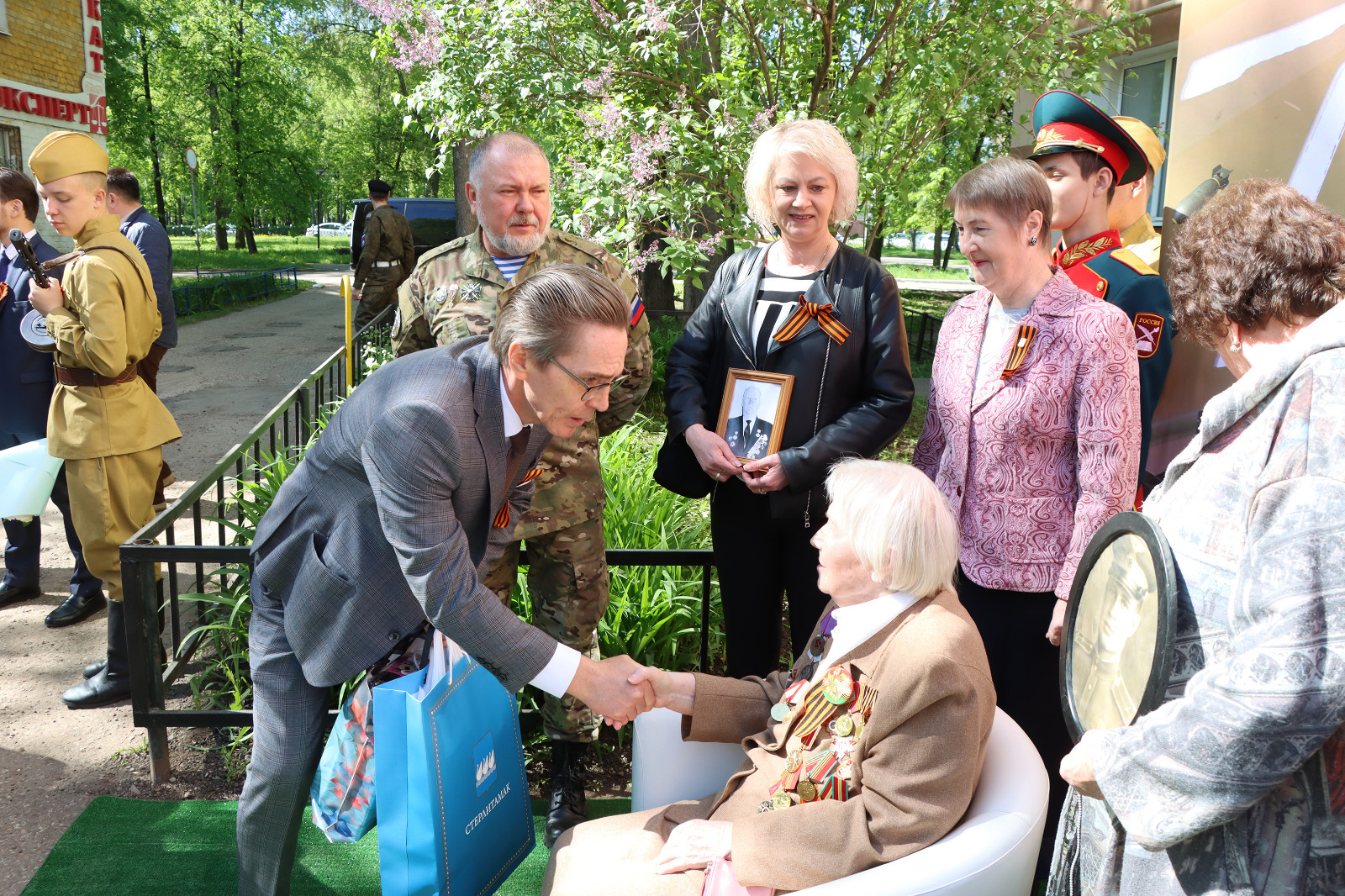 В Стерлитамаке прошли личные парады для ветеранов