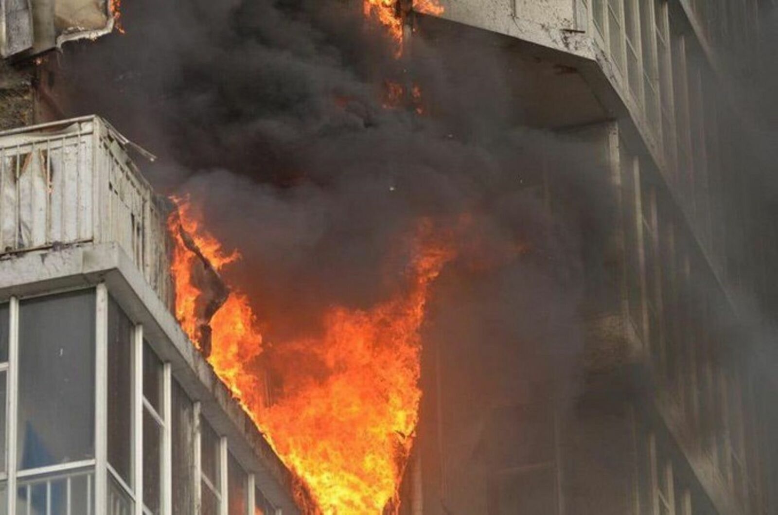 Сегодня ночью горела квартира  в Стерлитамаке на улице Коммунистической