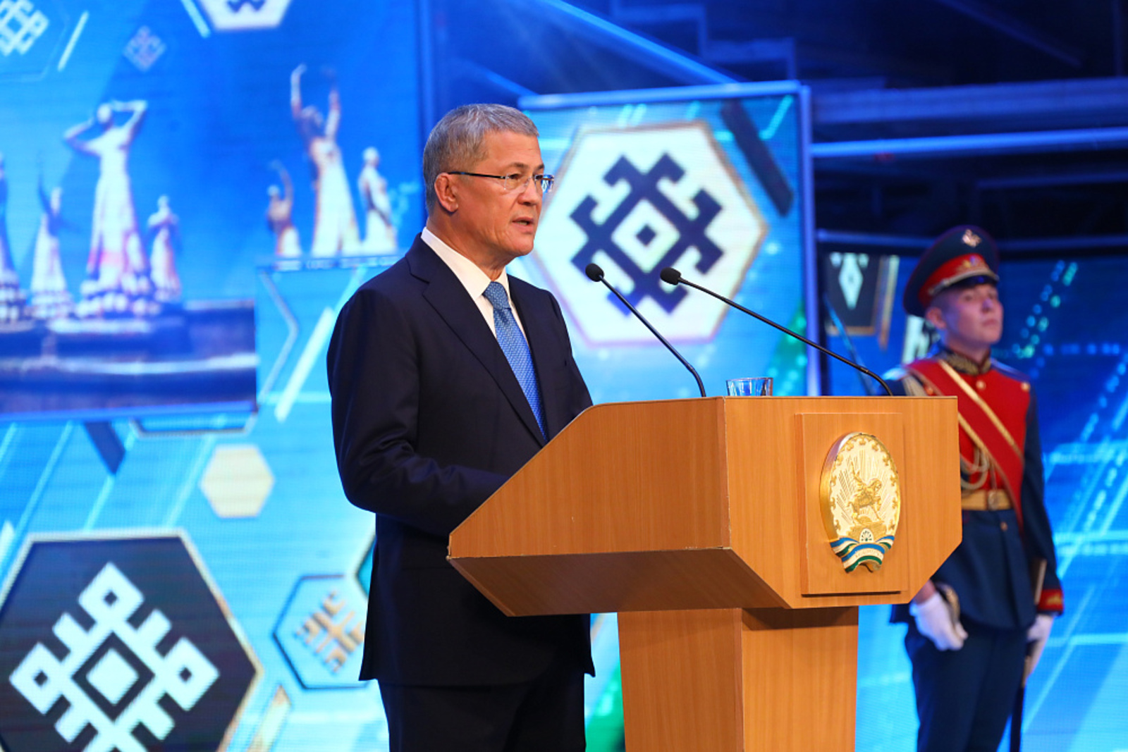 Радий Хабиров поздравил жителей Башкортостана с Днём Республики