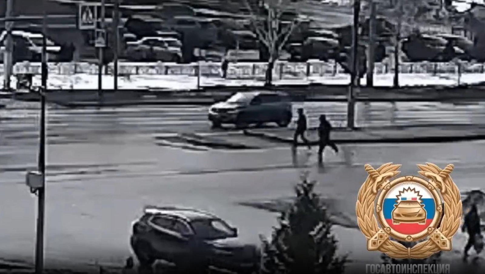 В Башкирии на остановке сбили двух подростков