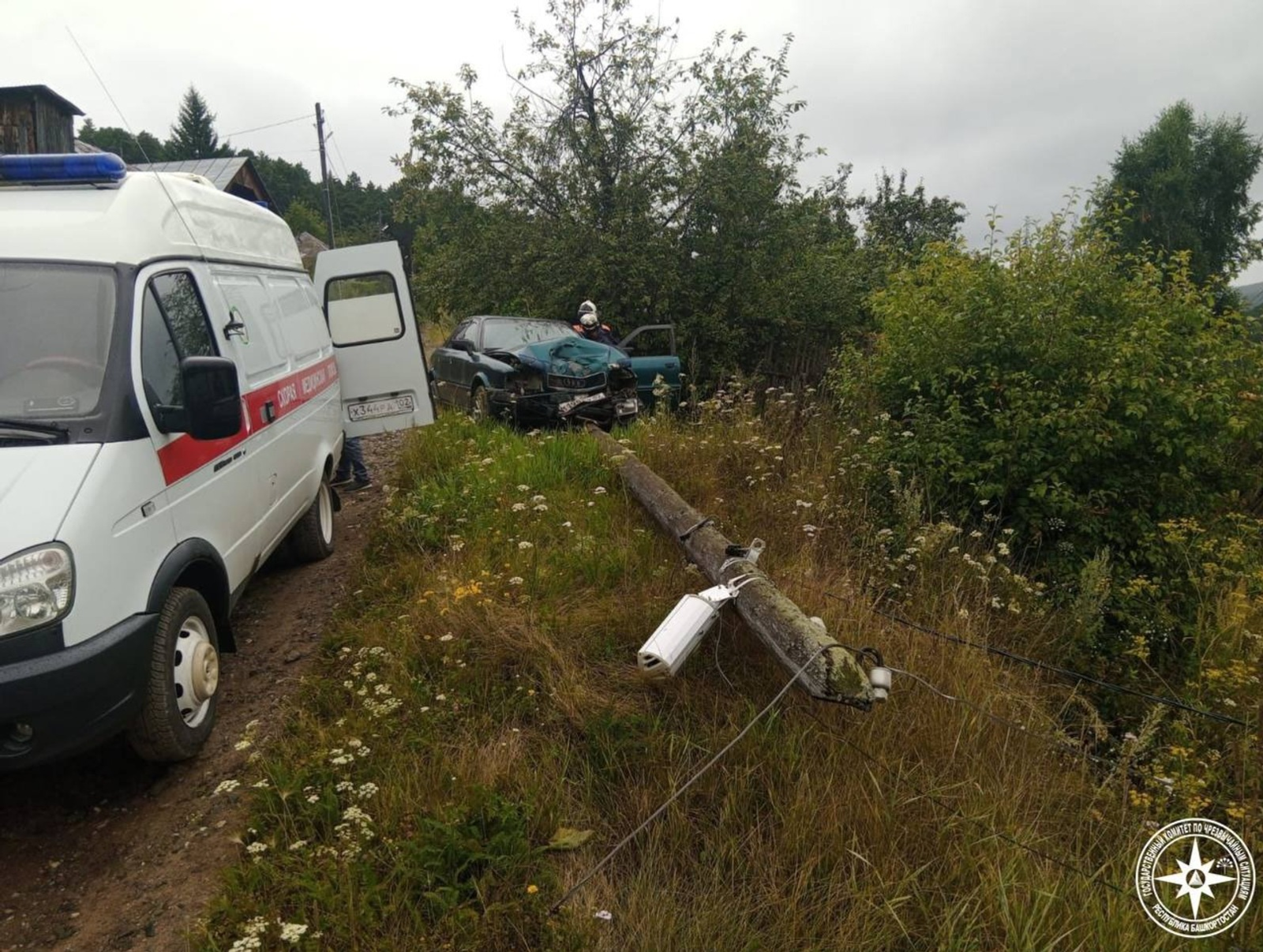 В Башкирии водитель врезался в электроопору