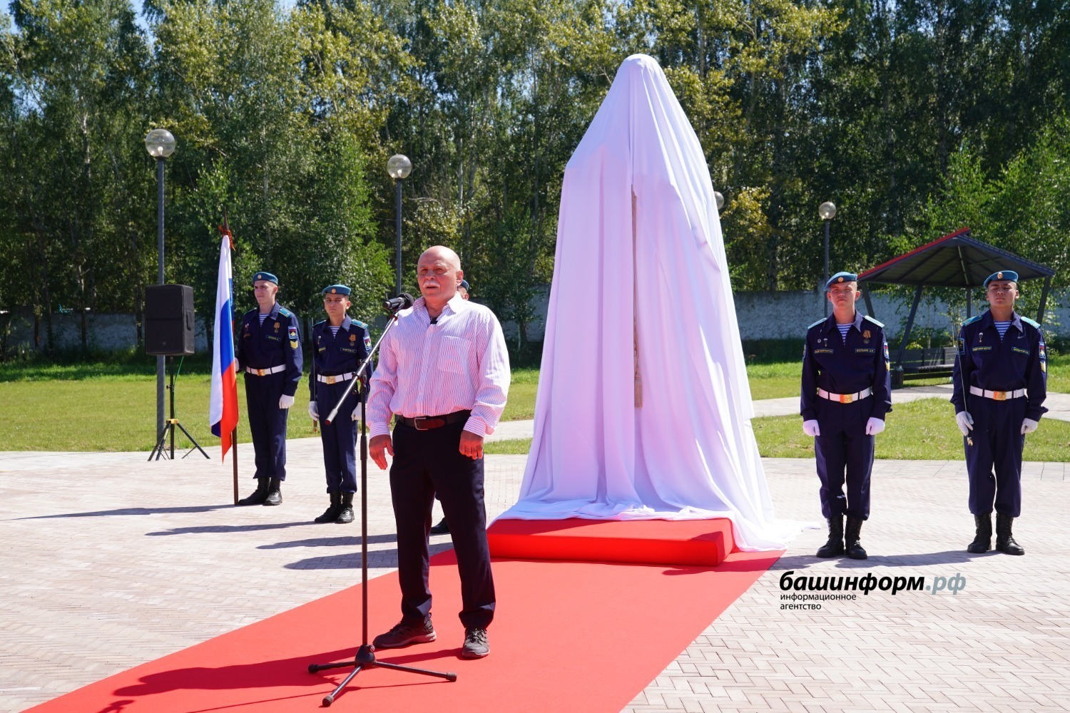 В Башкирии прошла церемония открытия памятника Герою России Максиму Серафимову