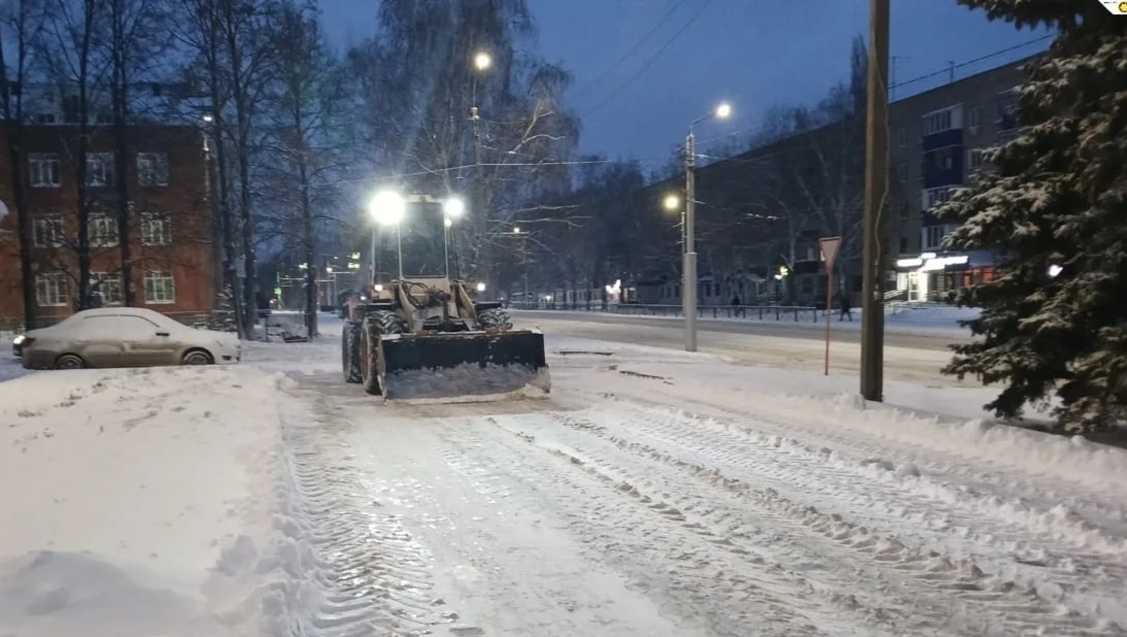 В Стерлитамаке продолжается уборка снега