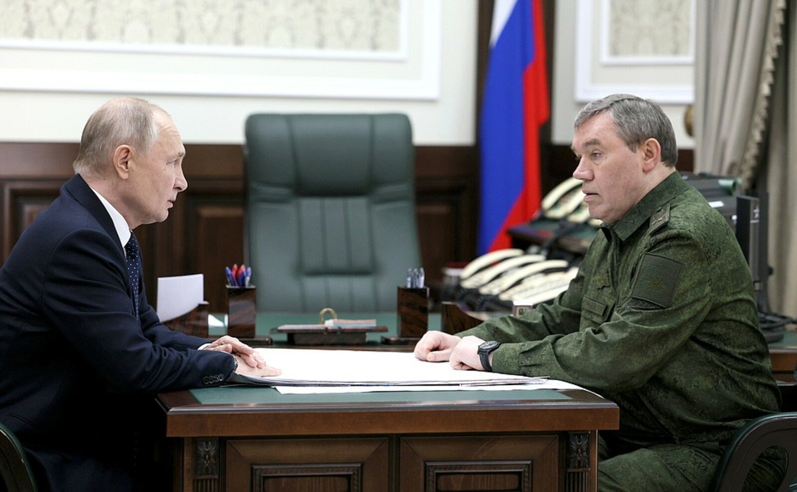 Президент РФ Владимир Путин посетил штаб Южного военного округа