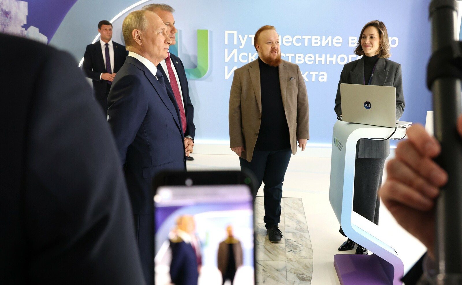 Президент РФ Владимир Путин принял участие в пленарном заседании Международной конференции по искусственному интеллекту и машинному обучению