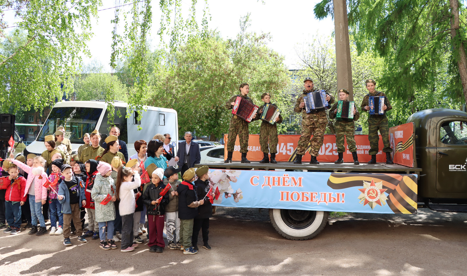 В Стерлитамаке прошли личные парады для ветеранов