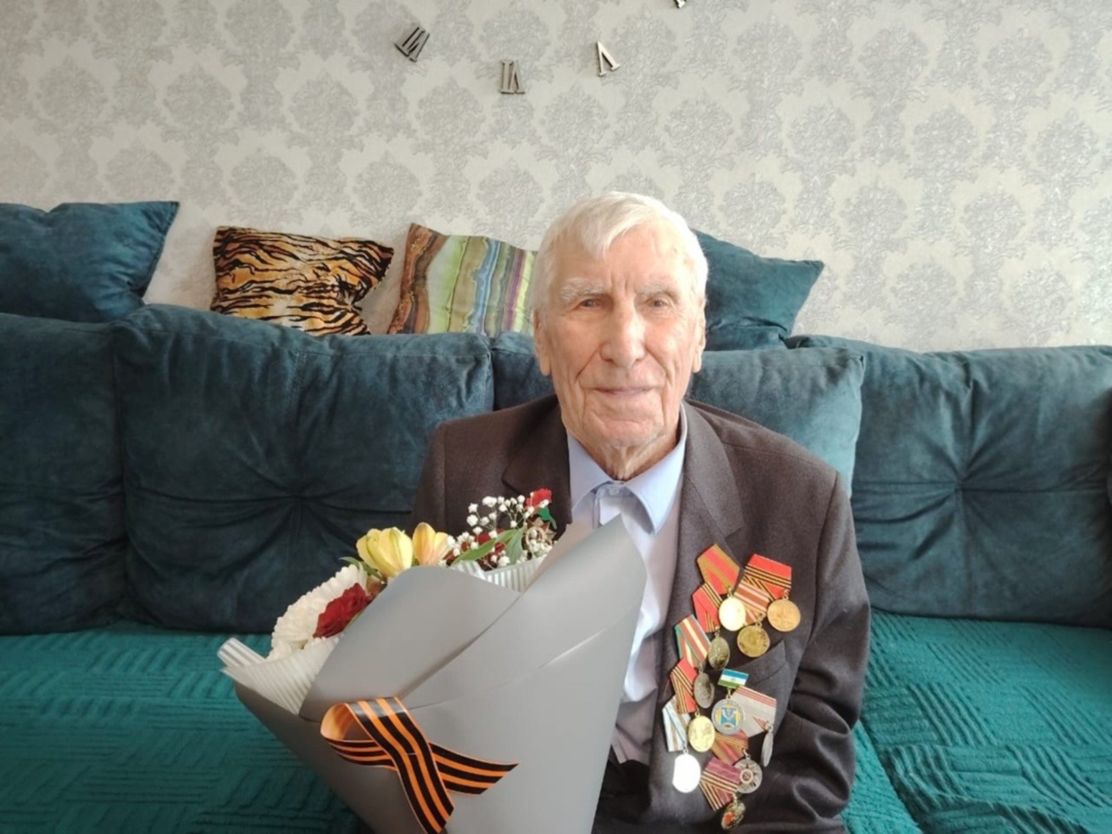 Ветерана из Башкирии Леонида Вдовина поздравили со 100-летием