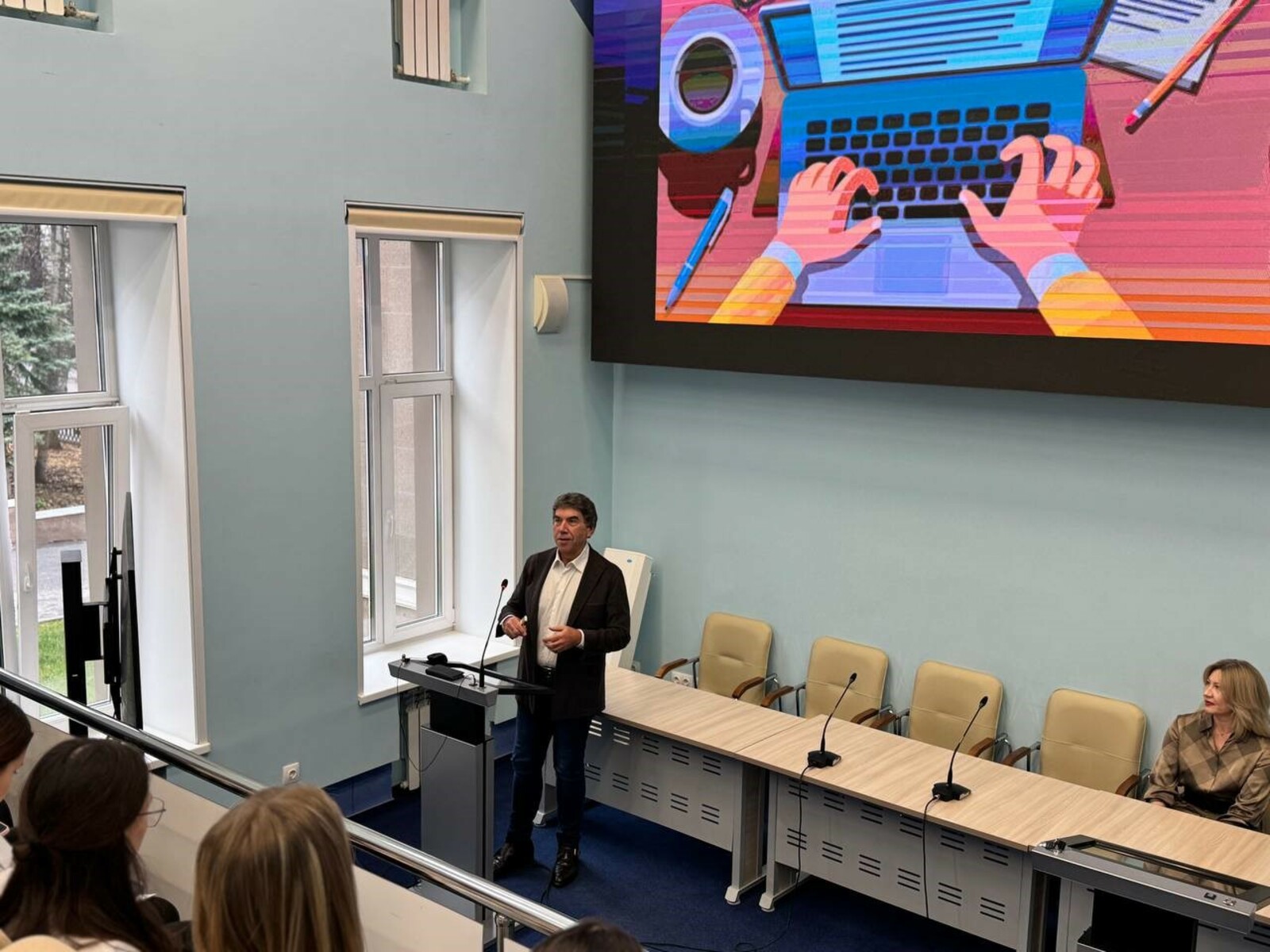 БГМУ посетил с лекциями ученый с мировым именем Жан де ла Розетт