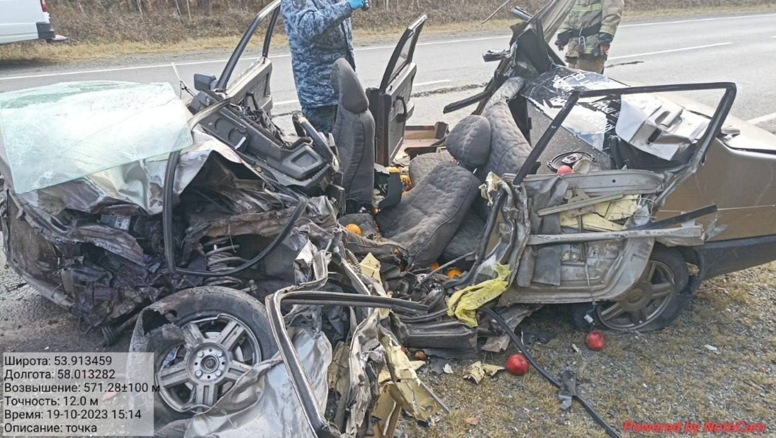 В Башкирии водитель и пассажир легкового автомобилия  чудом остались живы  в лобовом столкновении с «КамАЗом»