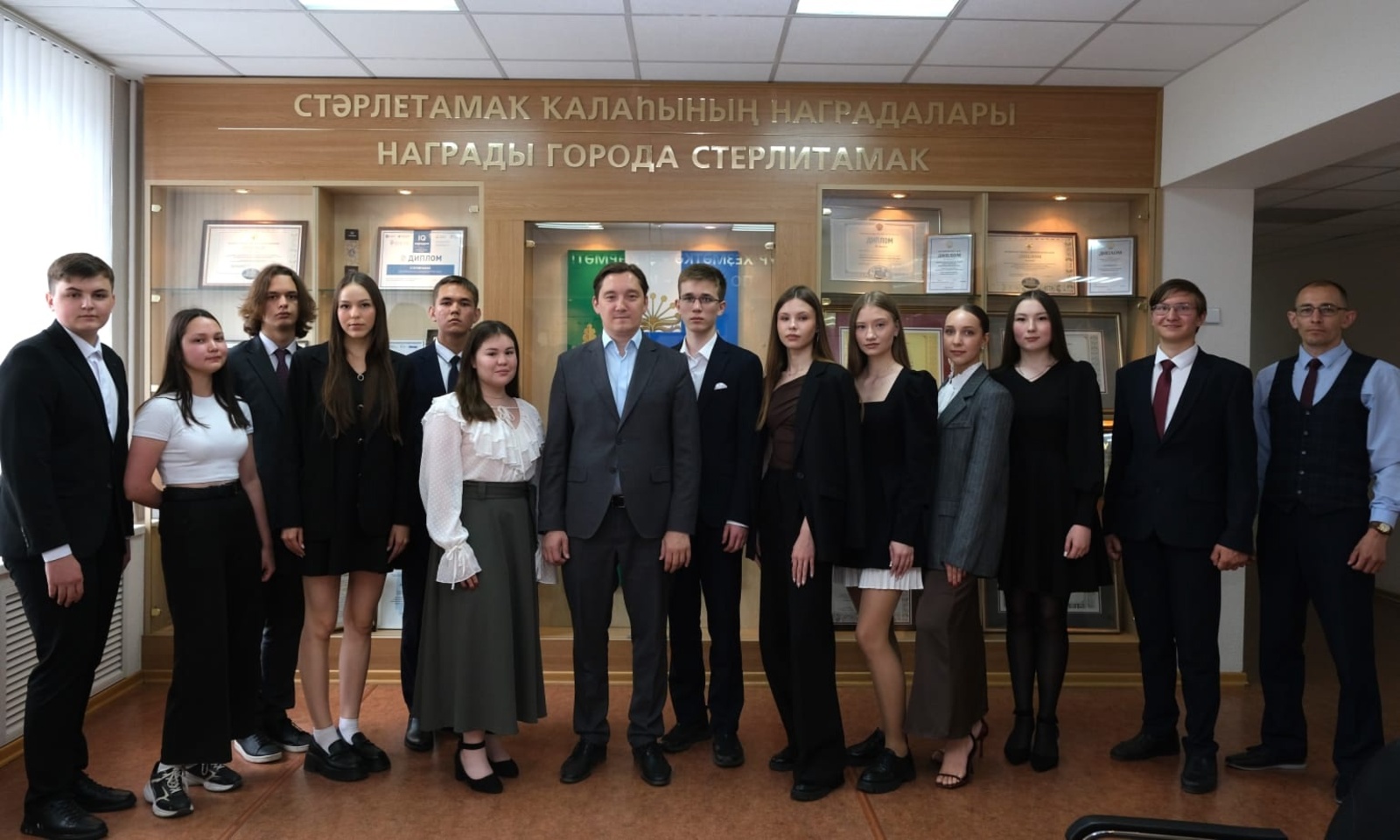 Стерлитамакские стобалльники ЕГЭ встретились с главой администрации города
