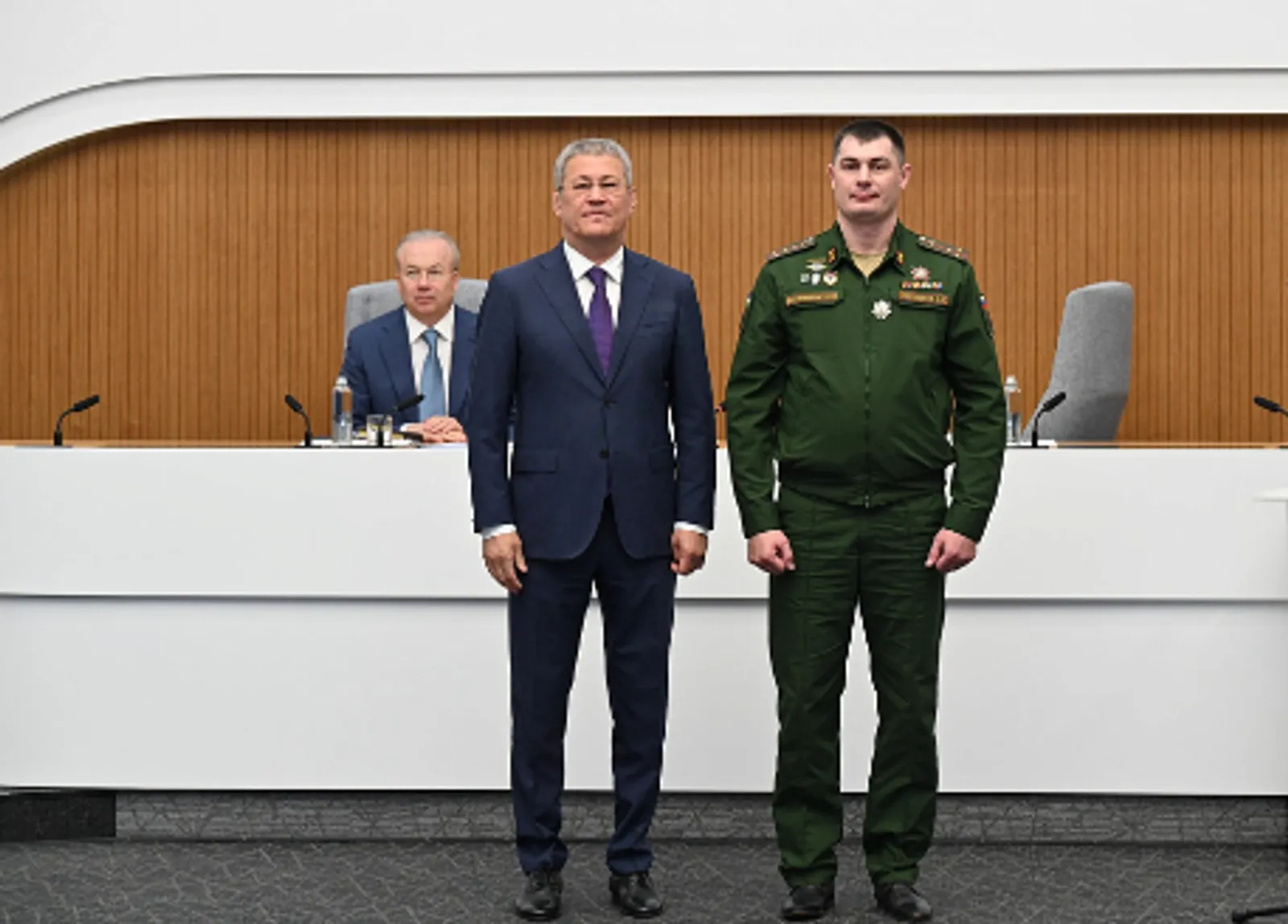 В Башкирии Радий Хабиров вручил государственные награды участникам СВО