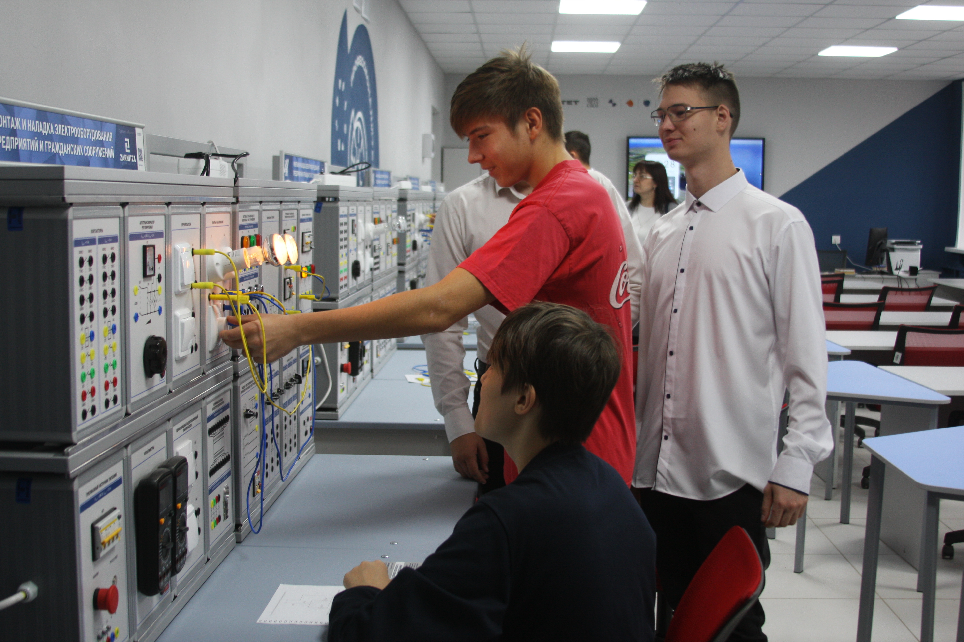 Более 300 школьников посетили Стерлитамакский политехнический колледж в Единый день открытых дверей