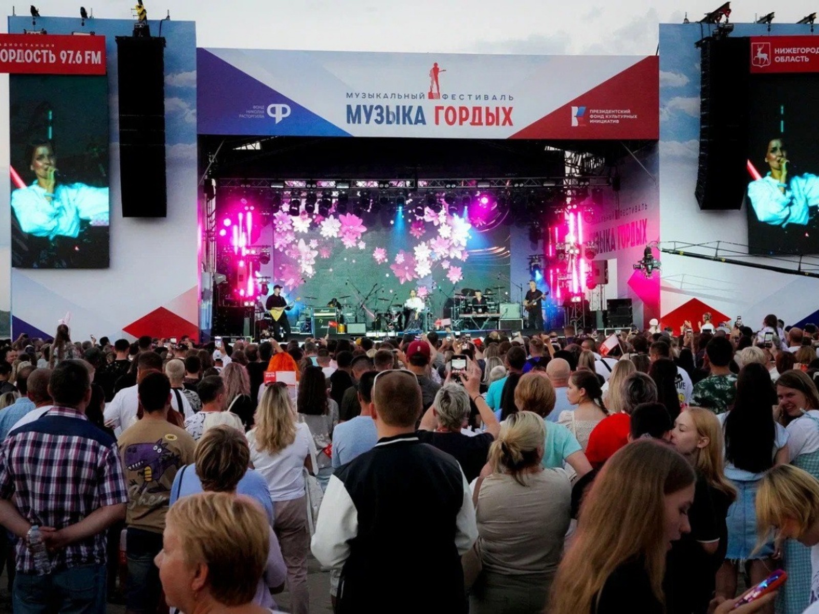 Участник СВО Владимир Денисов и его супруга в топе-100 конкурса «Музыка Гордых»