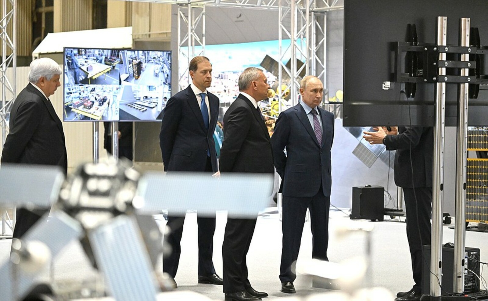 Президент РФ Владимир Путин посетил  ракетно-космическую  корпорацию «Энергия»
