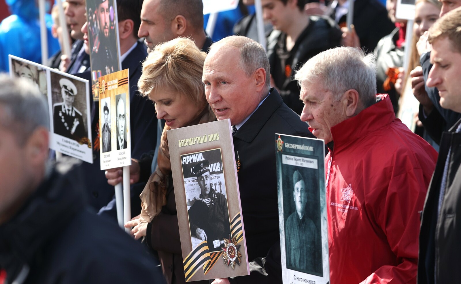 Владимир Путин принял участие в акции «Бессмертный полк»