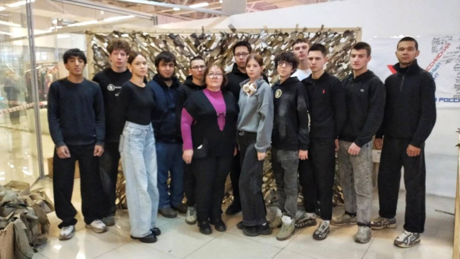 Стерлитамакская молодежь помогает фронту