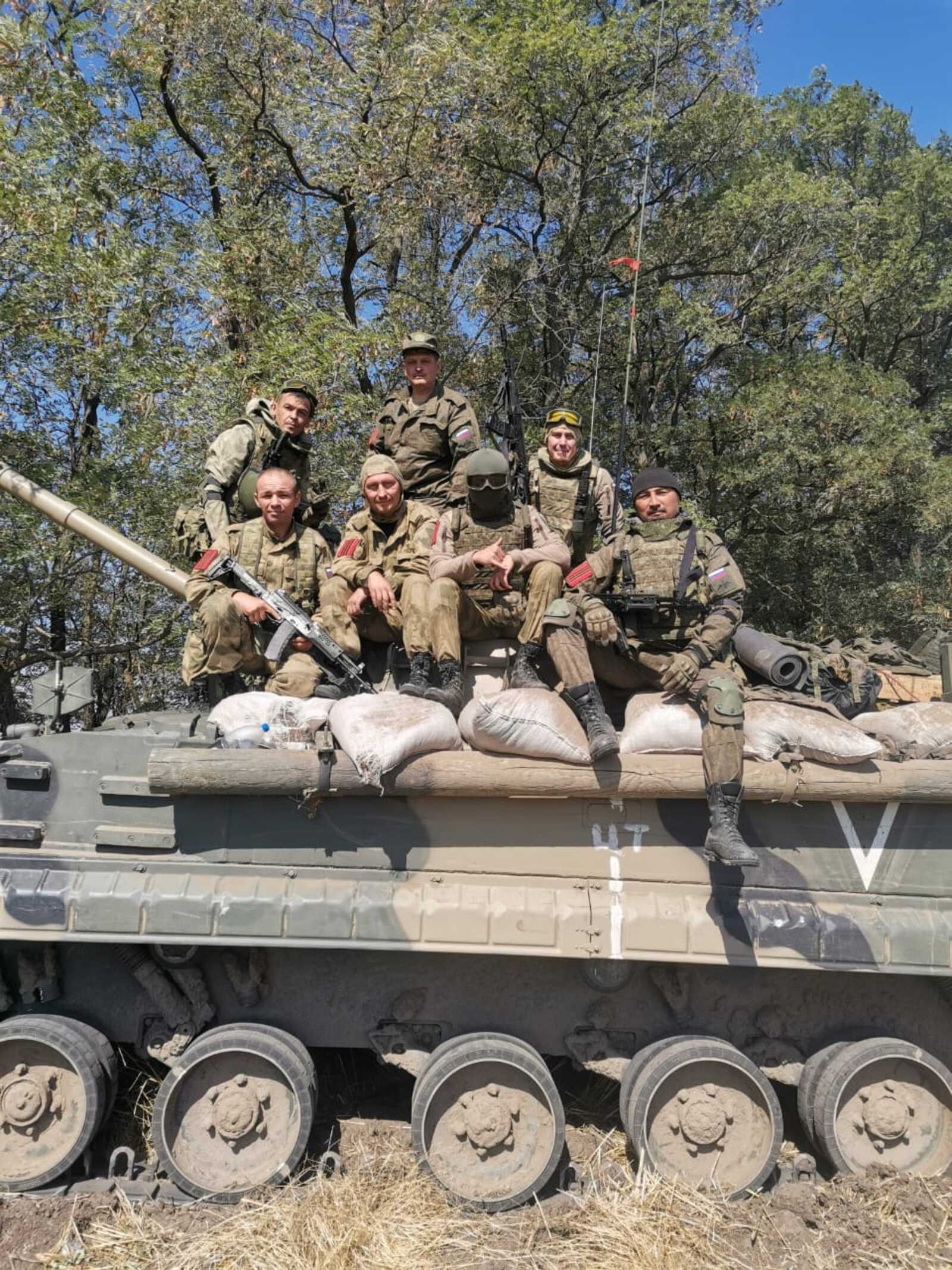 Фотоконкурс «СР» ко Дню Победы продолжают боец СВО Эльдар Якупов и его товарищи