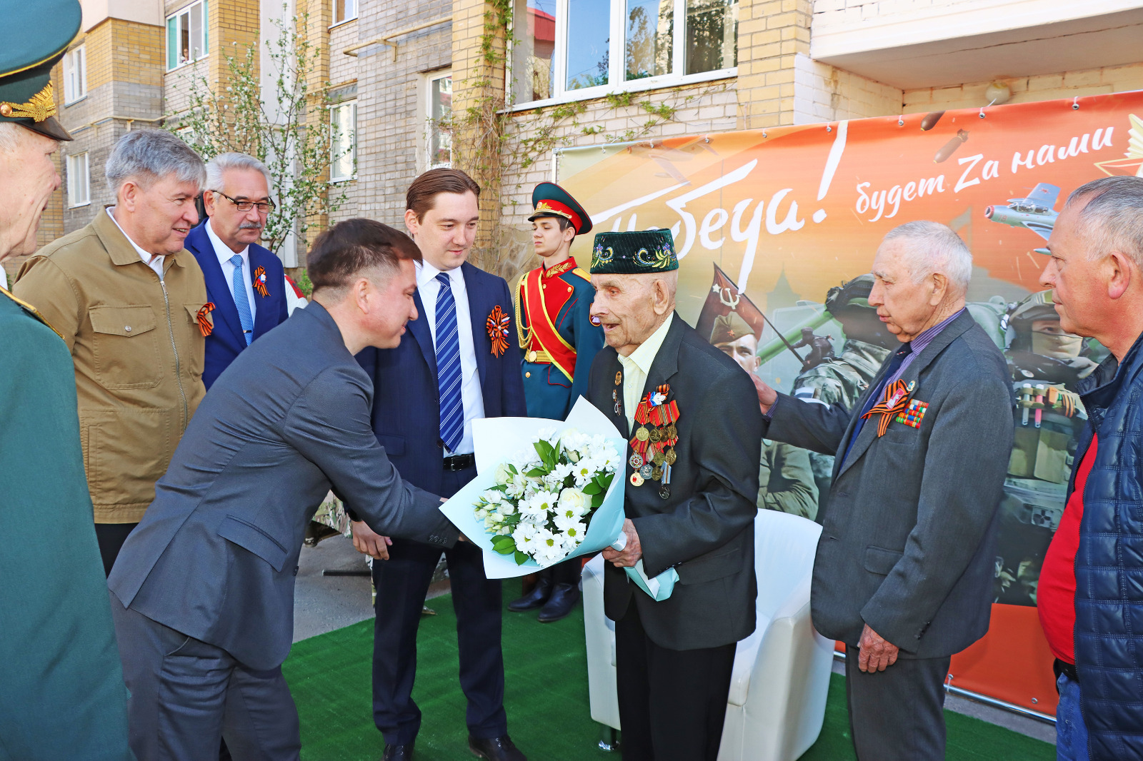 В Стерлитамаке прошли личные парады для ветеранов