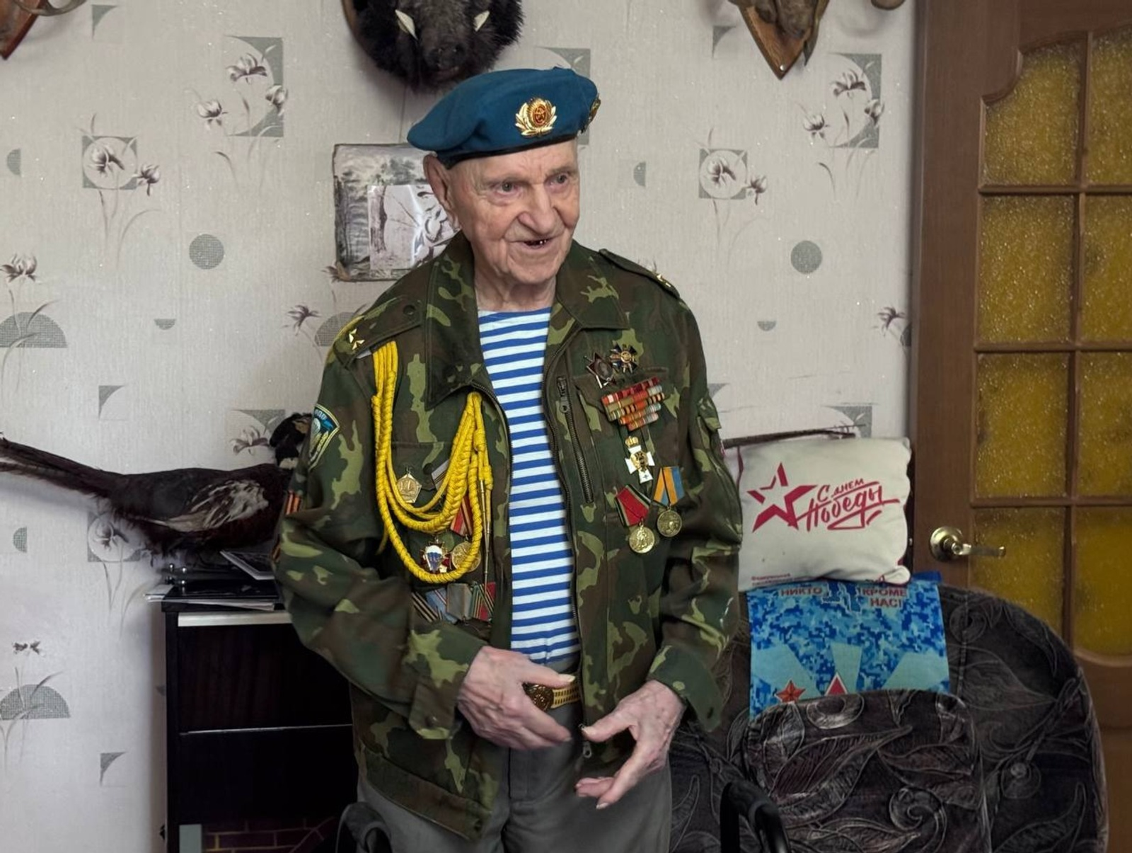 В Башкирии поздравили 101-летнего десантника Николая Васильева