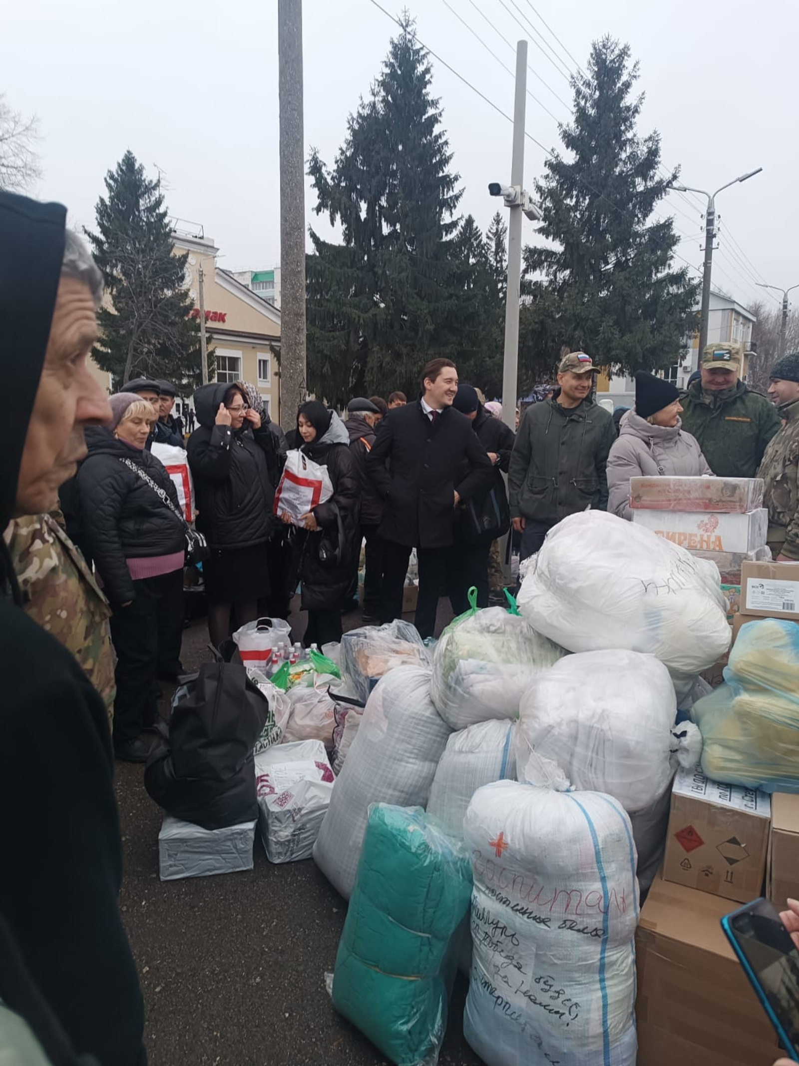 Город встретил бойцов спецоперации