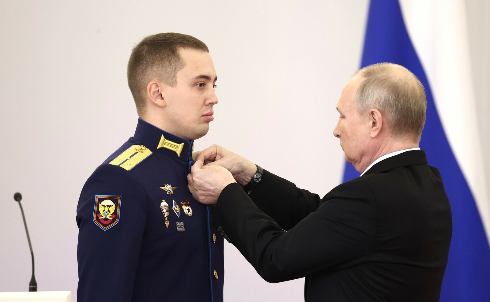 Президент РФ Владимир Путин вручил медали «Золотая Звезда» Героям России