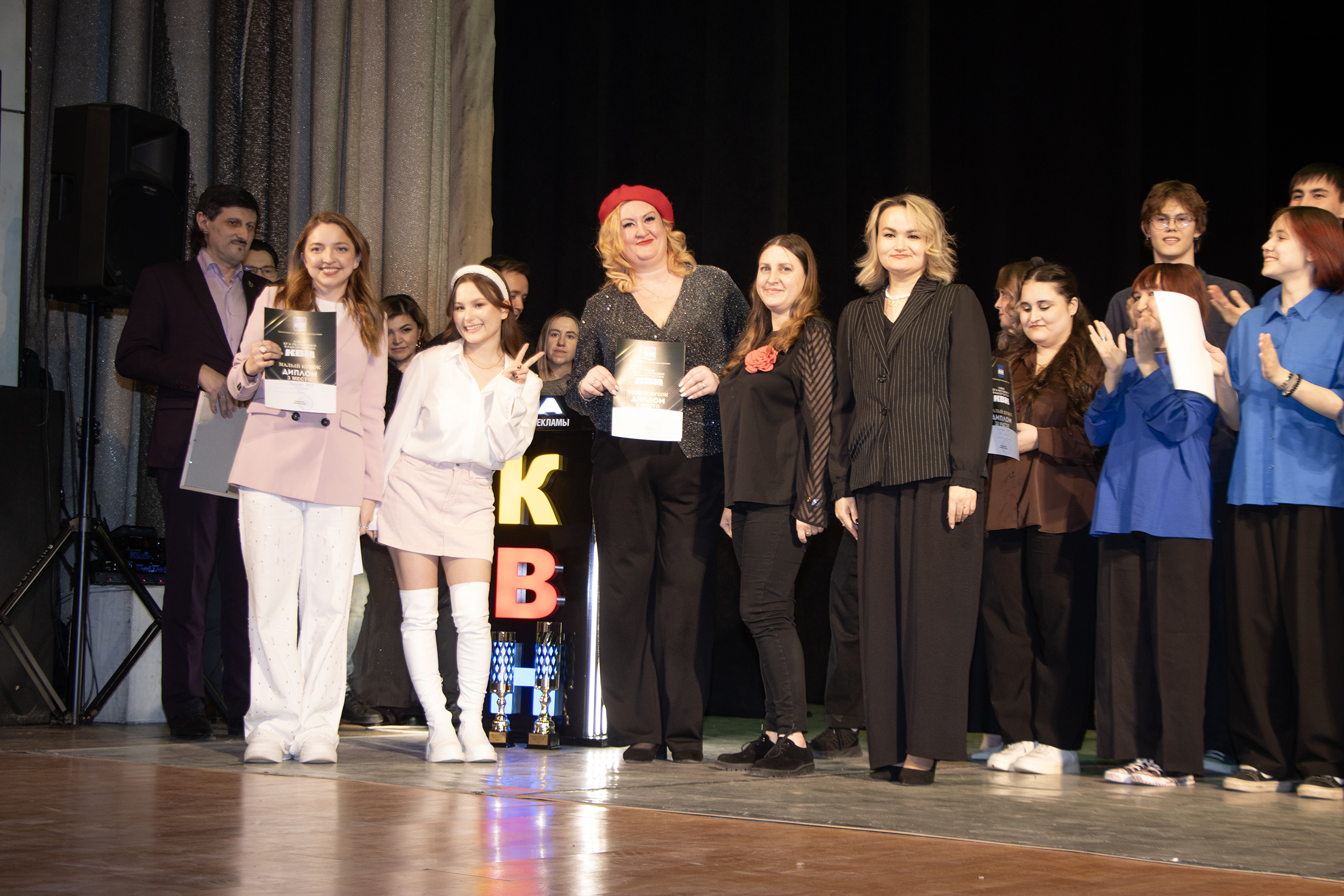 Много шуток - хороших и разных