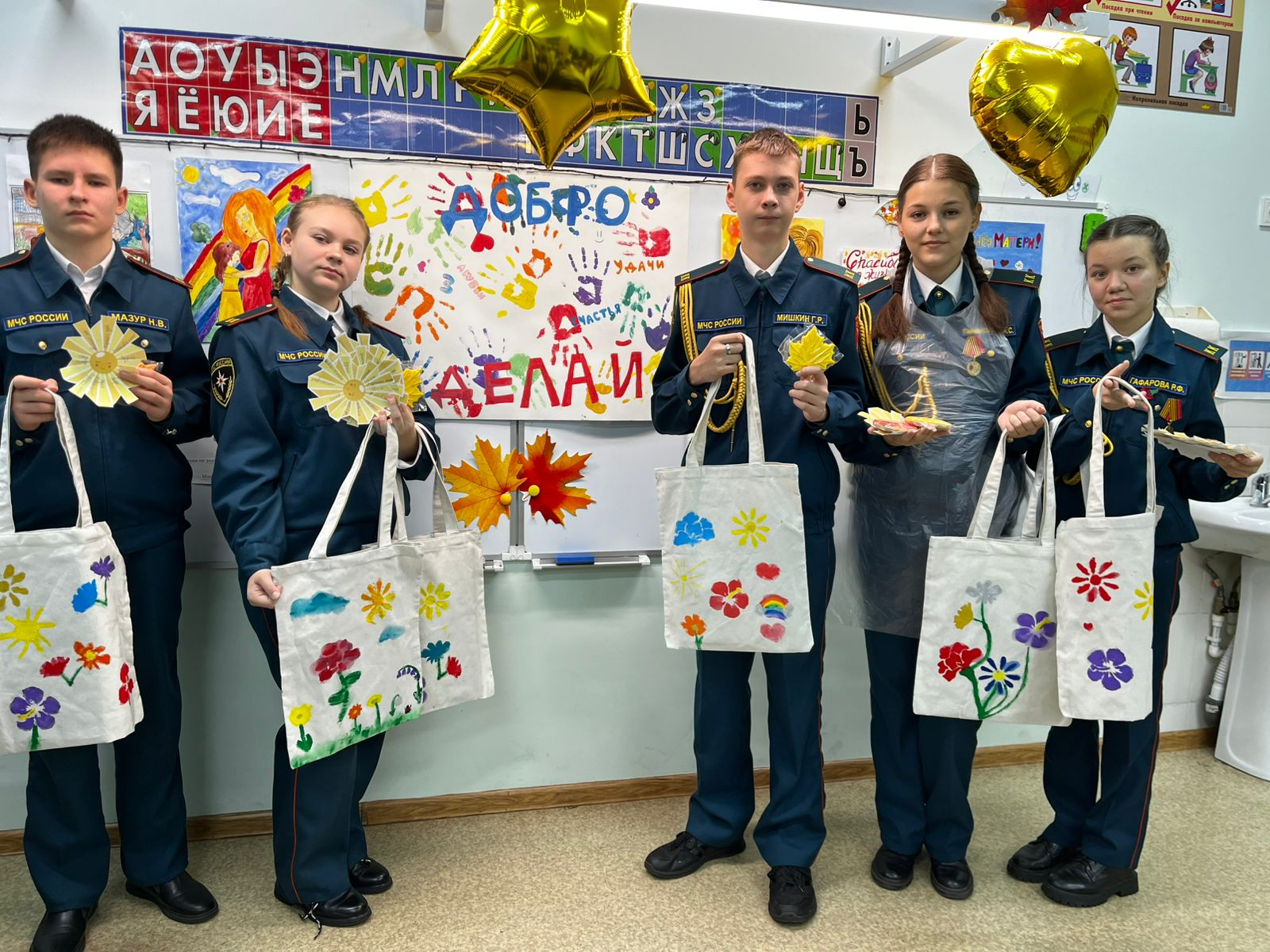 Юные спасатели навестили подопечных пансионата «Надёжные руки+»