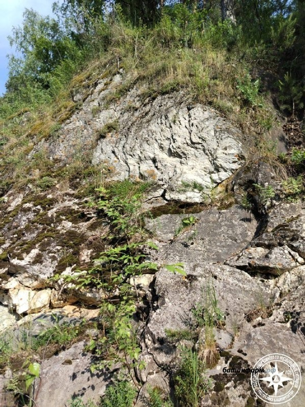 В Башкирии  турист сорвался со скалы