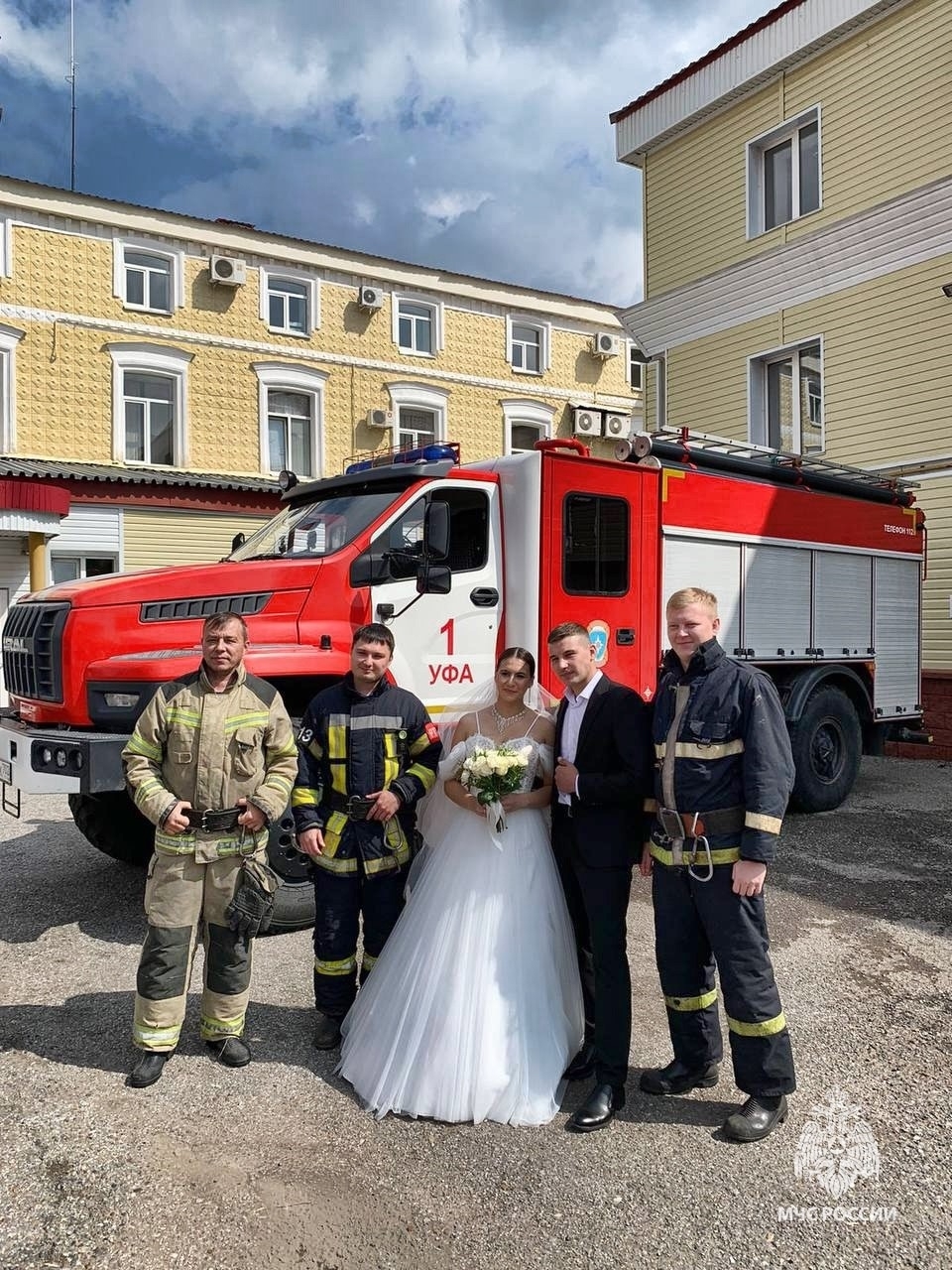 В пожарно-спасательную часть Башкирии заглянула свадьба
