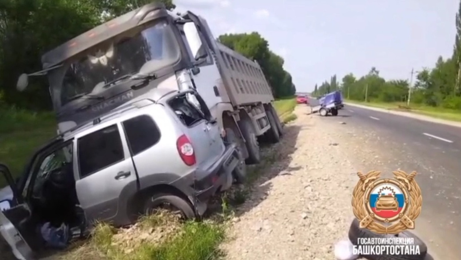 Под Стерлитамаком водитель Chevrolet Niva влетел под фуру и погиб