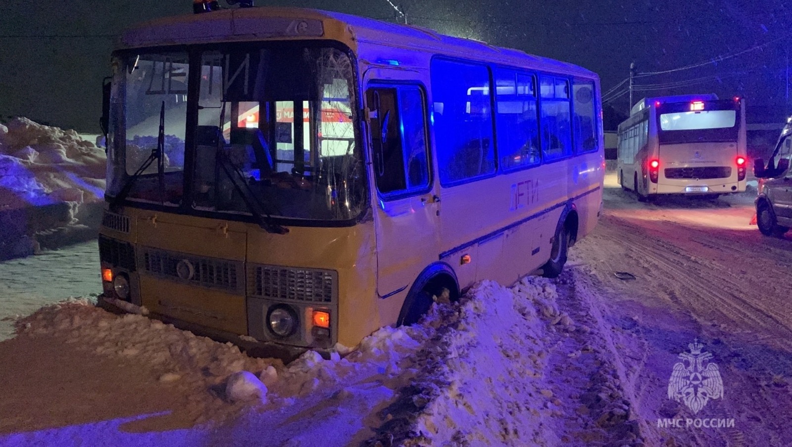 В Башкортостане автобус с 20 детьми попал в ДТП