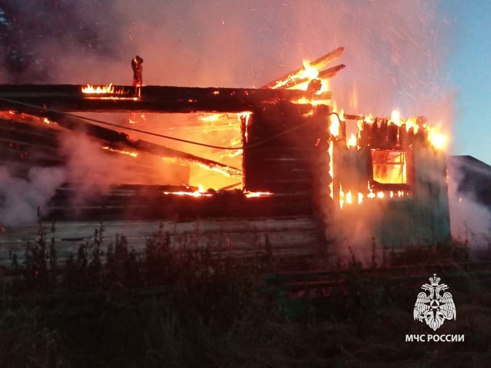 В Башкирии при пожаре погибла женщина, двое подростков успели спастись