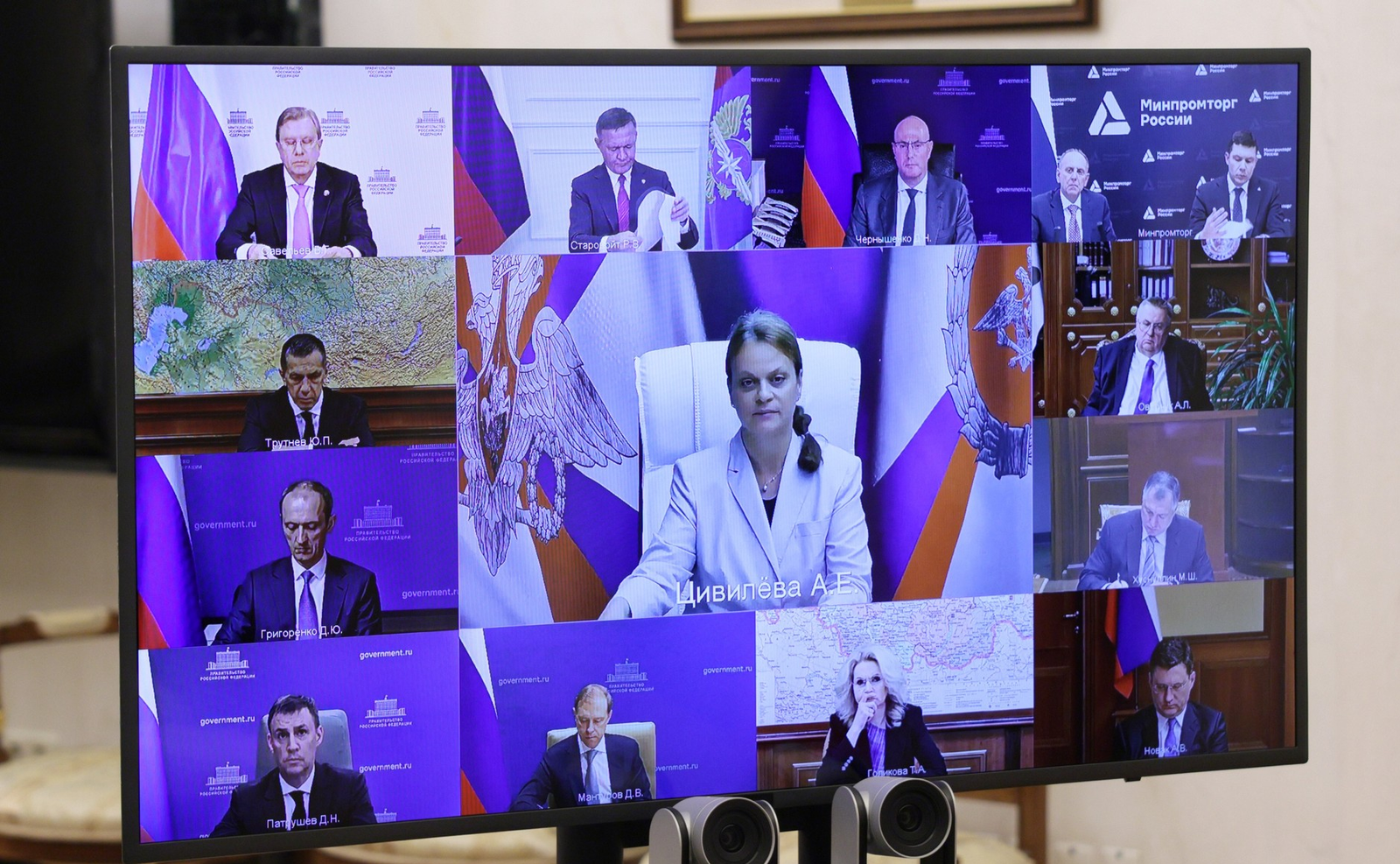 Владимир Путин провёл совещание с членами Правительства