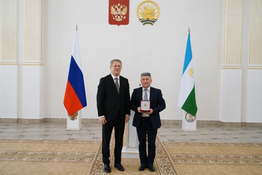 Глава Башкирии Радий Хабиров вручил государственные награды  жителям Стерлитамака