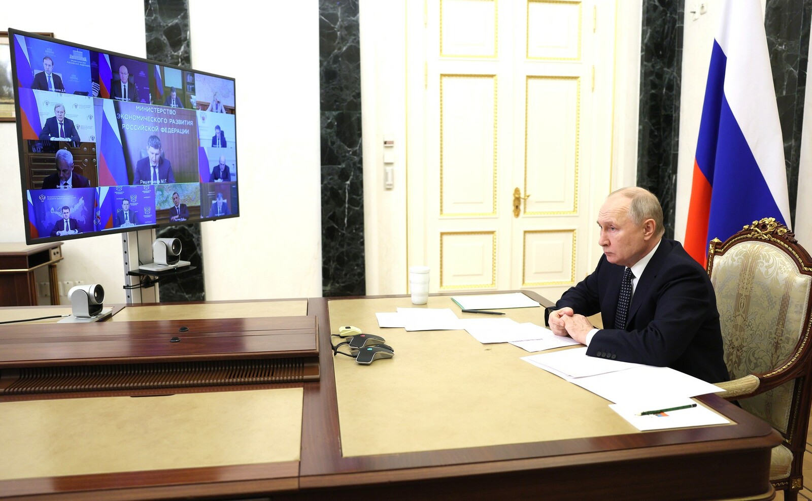 Президент РФ Владимир Путин  провёл в режиме видеоконференции совещание с членами Правительства
