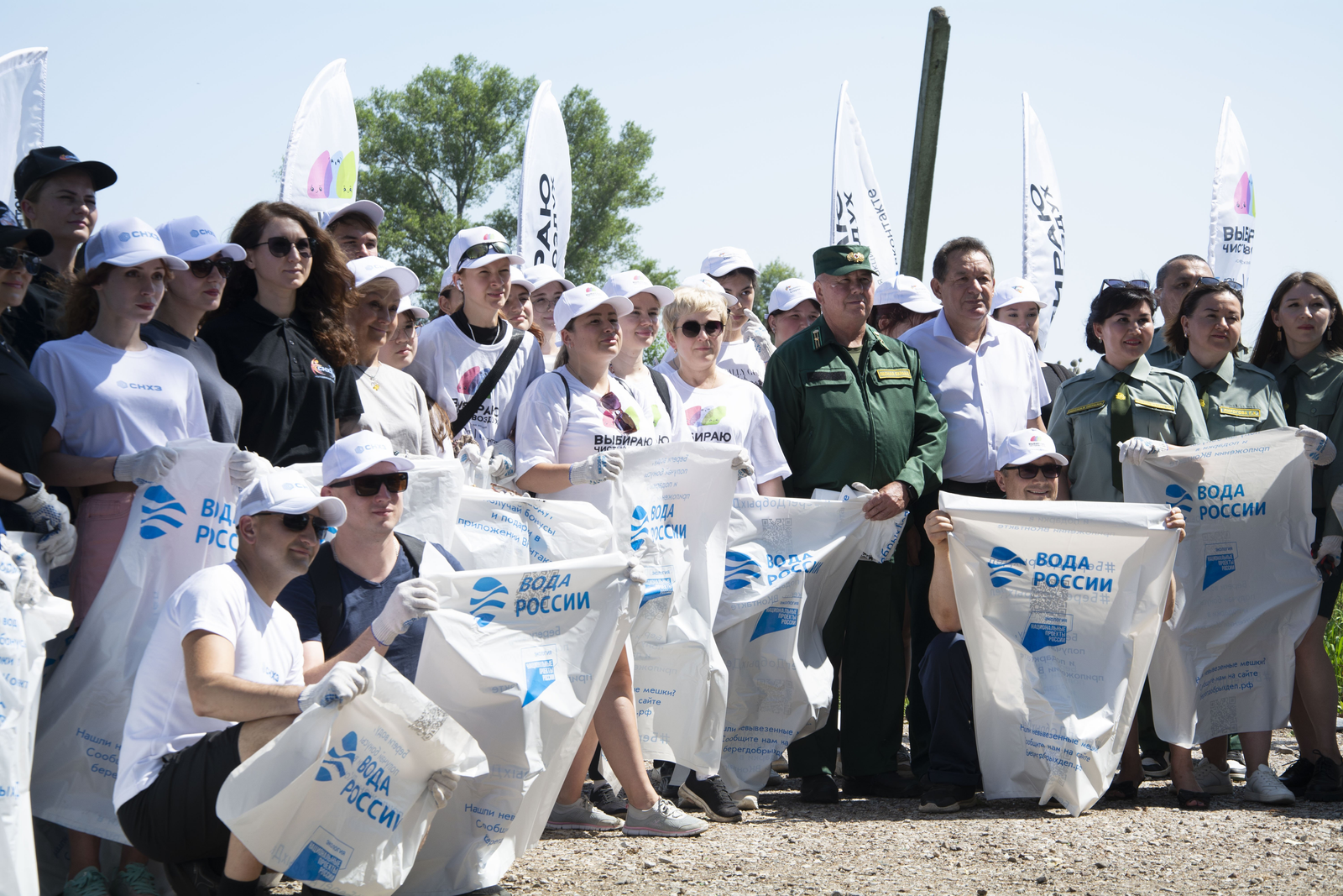 В Стерлитамаке прошла экологическая акция по очистке берега реки Белой