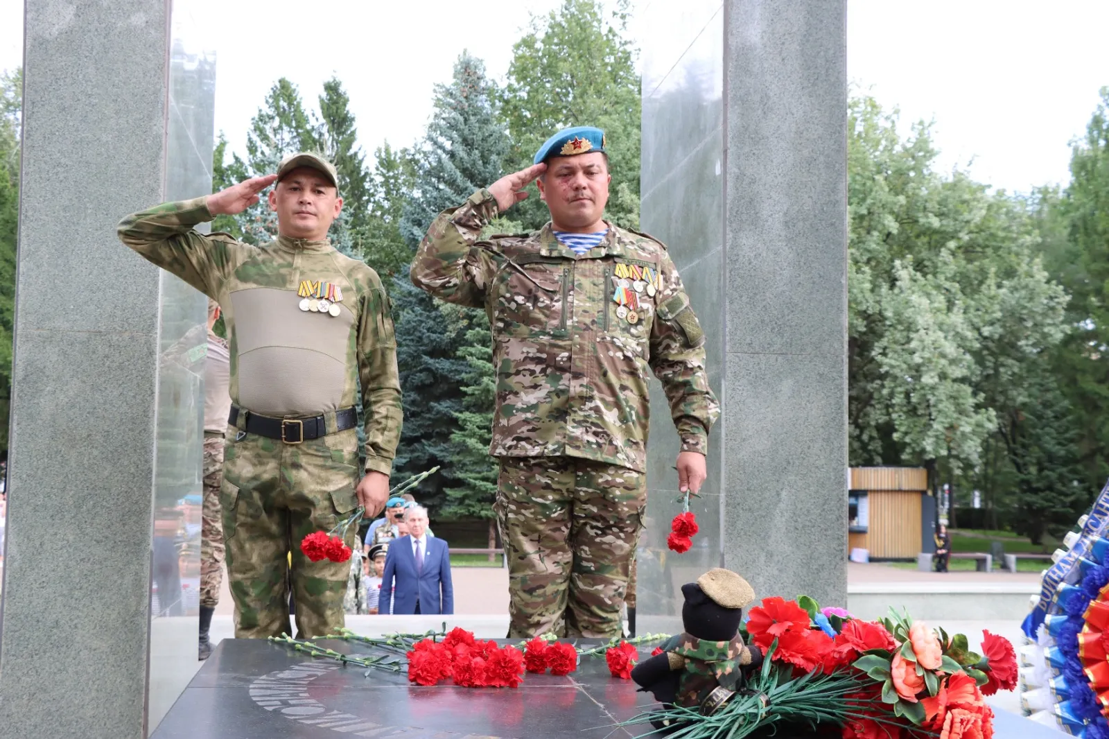 "Кто сказал, что надо бросить песни на войне?"