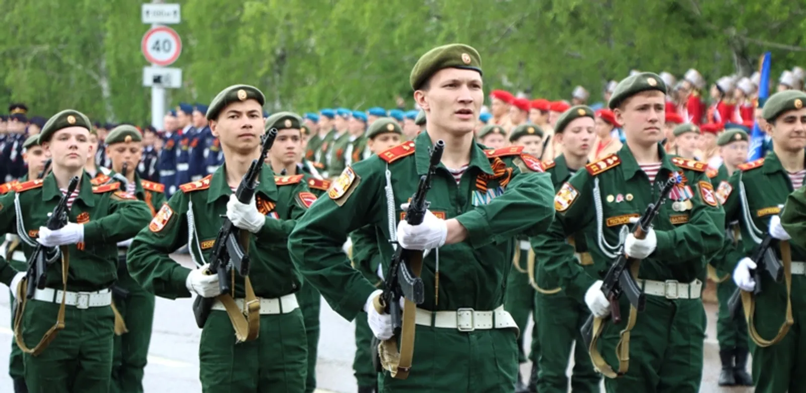 Владимир Путин объявил перемирие в честь празднования Дня Победы