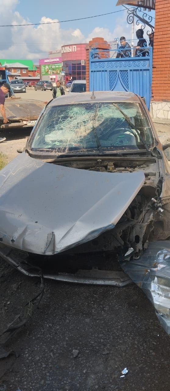 В Башкирии нетрезвый водитель врезался в здание магазина