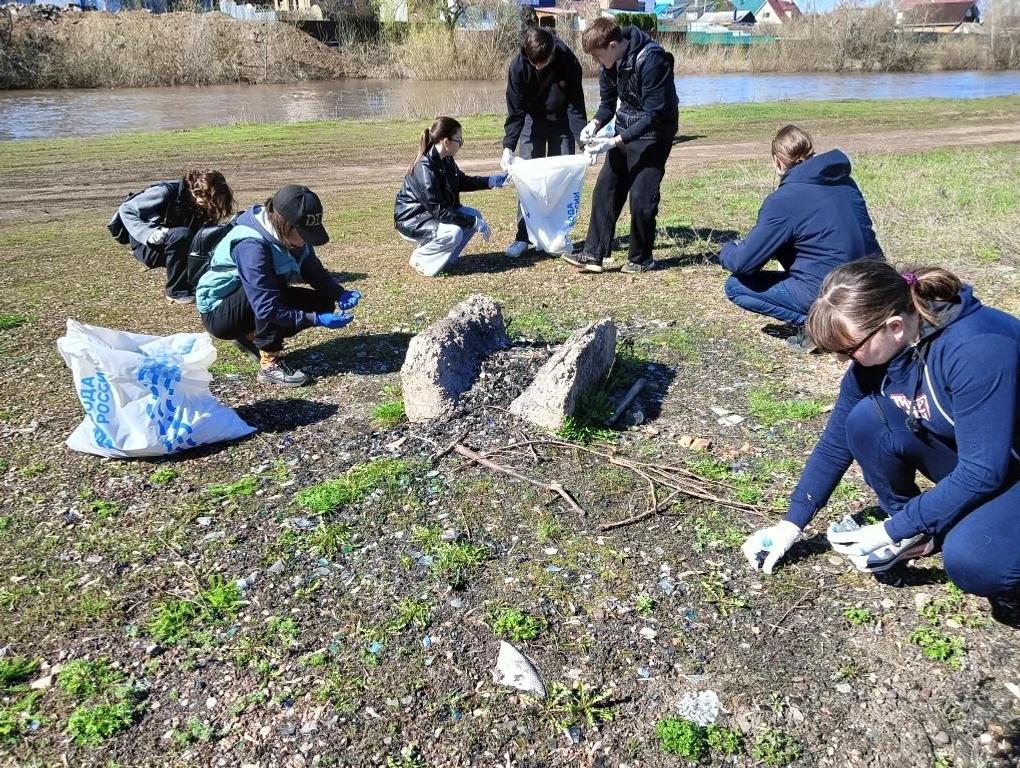 В Стерлитамаке волонтёры собрали 100 мешков мусора на берегу Ашкадара