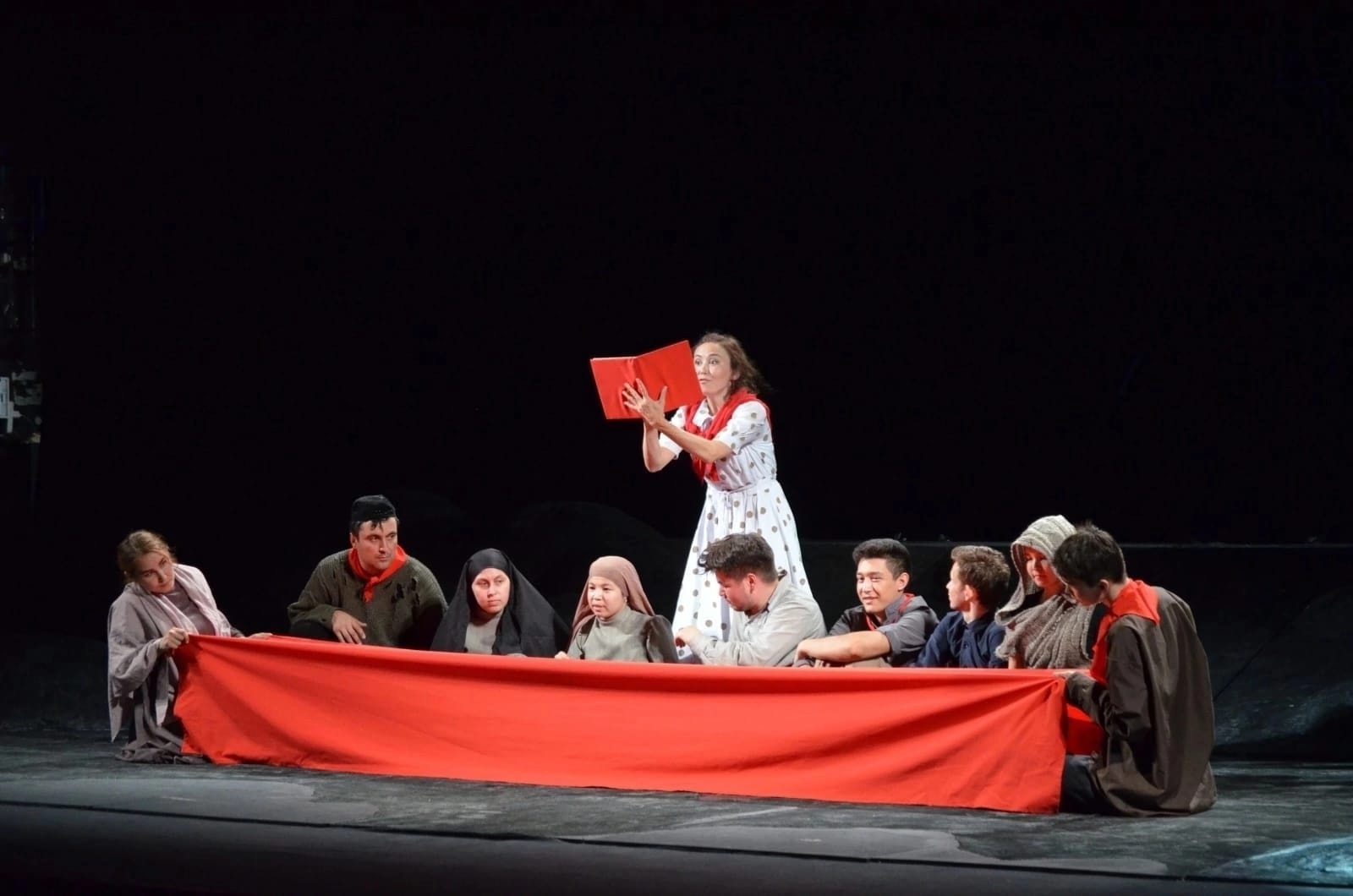 В Стерлитамакском государственном театрально-концертном объединении открылся 33-й театральный сезон